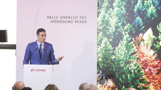 El presidente del gobierno de España, Pedro Sánchez, durante la presentación del proyecto de Cepsa 'Valle andaluz del Hidrógeno Verde' en la Refinería Cepsa de San Roque