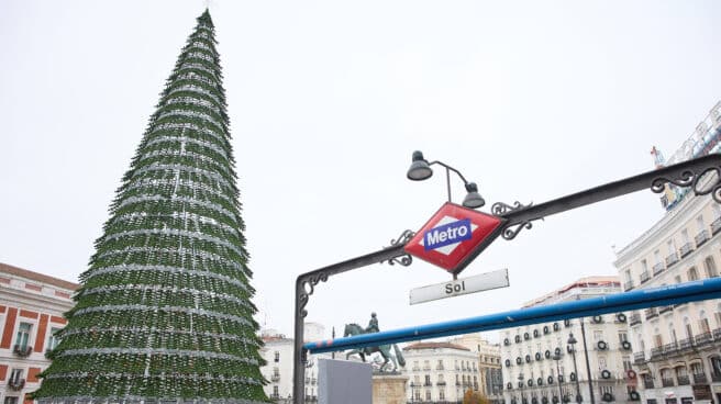 Abono transporte de Madrid 2023: adiós al abono anual Árbol de Navidad instalado en la remodelada y peatonalizada Puerta del Sol