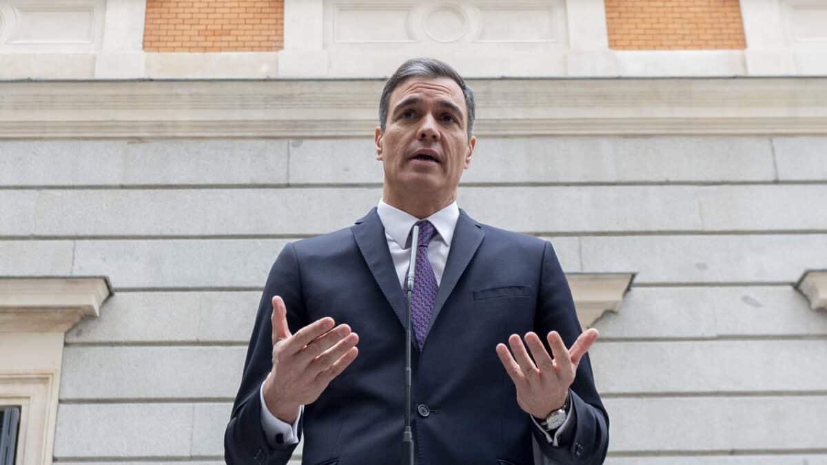 El presidente del Gobierno, Pedro Sánchez, ofrece declaraciones a los medios