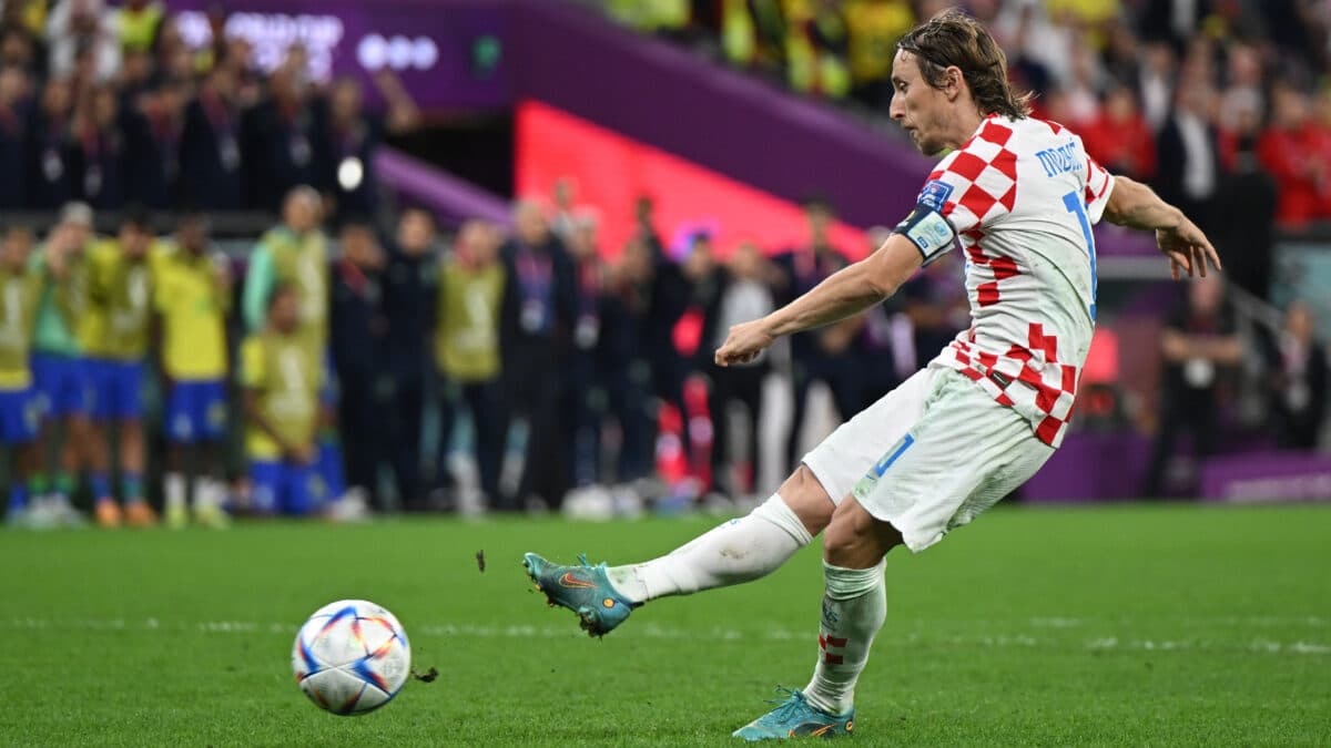 Luka Modric, del Real Madrid, disputa un partido con Croacia en el Mundial de Qatar