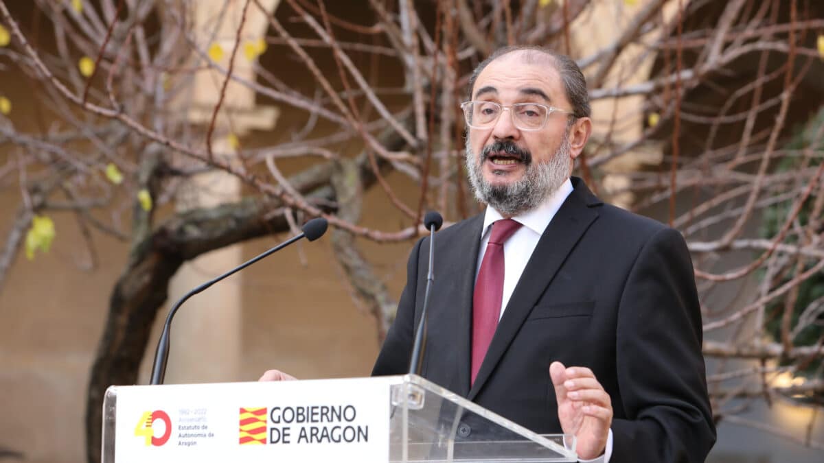 El presidente de Aragón, Javier Lambán, inaugura la exposición de artistas visuales “De Territorios 5x50”, en el Castillo Calatravos, a 14 de diciembre de 2022, en Alcañiz, Teruel, Aragón (España). La muestra se desarrolla del 14 al 21 de diciembre, en el marco de los actos de conmemoración del 50º aniversario de la UNED, organizada por Vicerrectorado de Investigación de la UNED, Instituto de Humanidades y Patrimonio UNED-ALCAÑIZ (IHUPA) y Ayuntamiento de Alcañiz. 14 DICIEMBRE 2022;REY;REY DE ESPAÑA;REALEA Javier Escriche / Europa Press 14/12/2022