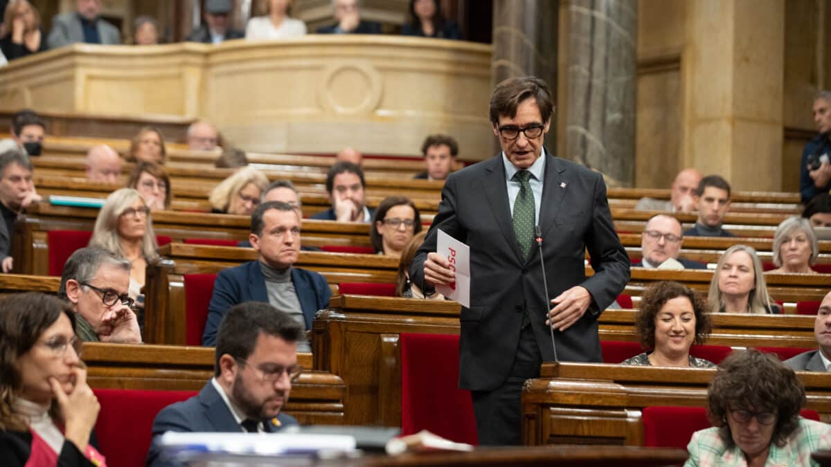 Aragonès exhibe su soledad parlamentaria mientras médicos, maestros y taxis se manifiestan
