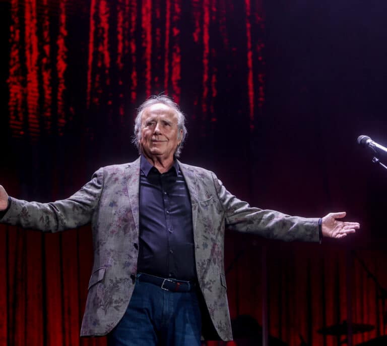 Serrat se despide sin llorar