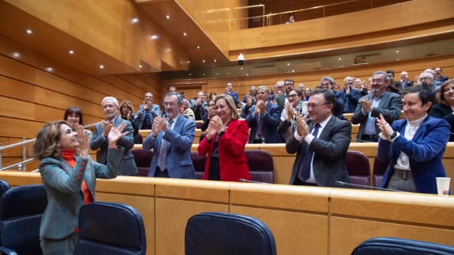 La ministra de Hacienda y Función Pública, María Jesús Montero, celebra la aprobación de los PGE 2023 durante una sesión plenaria en el Senado