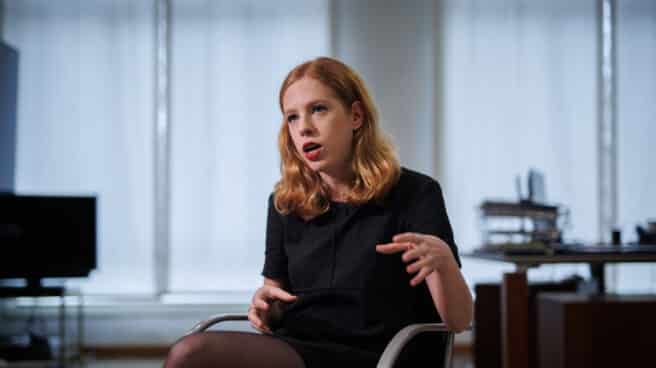Entrevista a la secretaria de Estado para la Agenda 2030 y secretaria de Organización de Podemos, Lilith Verstrynge La secretaria de Estado para la Agenda 2030 y secretaria de Organización de Podemos, Lilith Verstrynge, durante una entrevista para Europa Press, a 21 de diciembre de 2022, en Madrid (España). La carrera política de Lilith Verstrynge comenzó en 2016 como asistente de Podemos en el Parlamento Europeo. A su llegada a Madrid, se incorporó a la Asamblea de Madrid y al Ministerio de Derechos Sociales y Agenda 2030. En junio de 2021, se puso al frente de la Secretaría de Organización de Podemos, siendo la primera mujer en ocupar este cargo. Es secretaria de Estado para la Agenda 2030 desde julio de este año, 2022. 21 DICIEMBRE 2022;ENTREVISTA;POLÍTICA;CARRERA;SECRETARIA;ESTADO;AGENDA 2030;ORGANIZACIÓN;PODEMOS;MINISTERIO Alejandro Martínez Vélez / Europa Press 21/12/2022