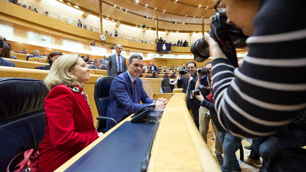 Calviño y Sánchez, en el Senado.