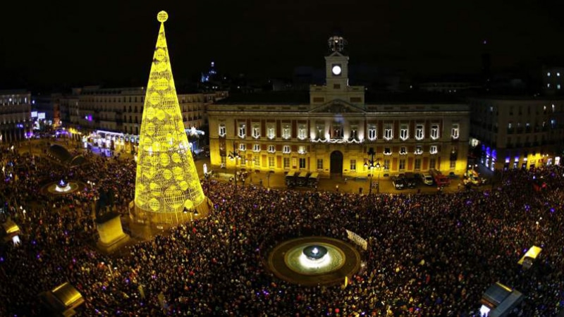 Imagen de archivo de una celebración de fin de año en la Puerta del Sol, en Madrid (EFE)