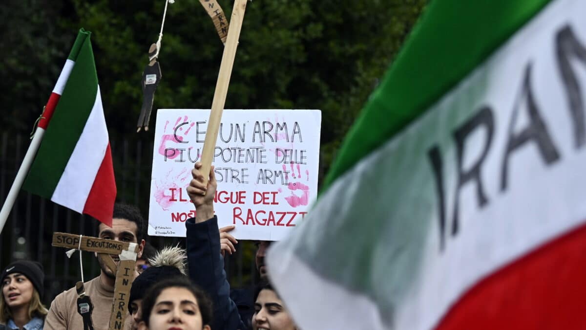 Manifestantes en Roma contra las condenas a muerte en Irán