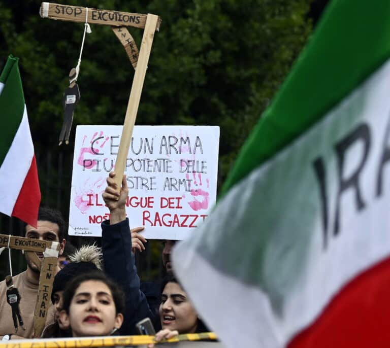 La represión de los ayatolás: un corredor de la muerte lleno de jóvenes