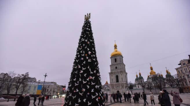 El árbol de los irrompibles en Kiev El árbol de Navidad de la Plaza de Santa Sofía en Kiev