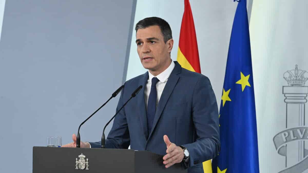 El presidente del Gobierno, Pedro Sánchez, durante su comparecencia extraordinaria en la Moncloa a raíz de la decisión del Tribunal Constitucional de paralizar la tramitación de su propia reforma, este 20 de diciembre de 2022 en la Moncloa.