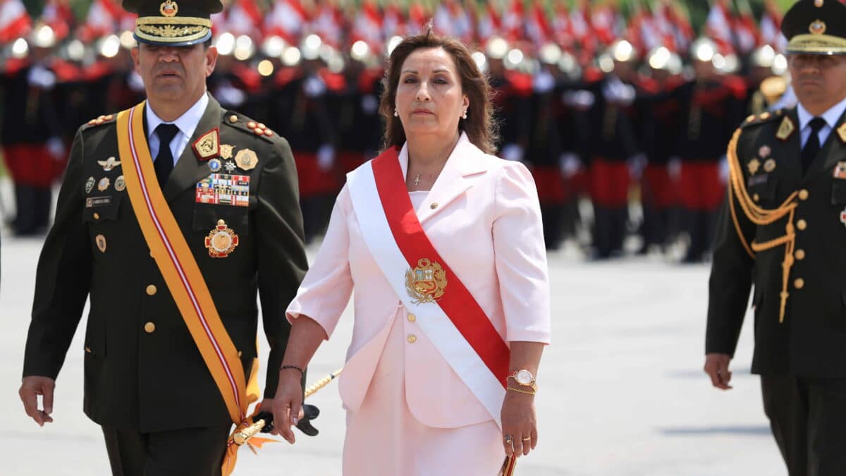 Dilma Boluarte en el Día de las Fuerzas Armadas de Perú