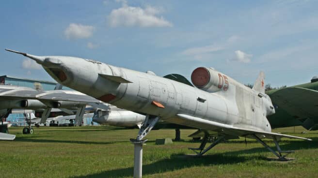 Tupolev_Tu-141_Strizh_05_red_(10141803673) Tupolev Tu-141 Strizh