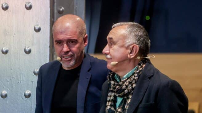 Los sindicatos se abren a subidas salariales inferiores al IPC Los secretarios generales de CCOO y UGT, Unai Sordo y Pepe Álvarez, a su llegada a un congreso en Madrid.