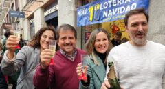 Guillermo y Tamara, los loteros de la calle Arenal de Madrid que han repartido el Gordo