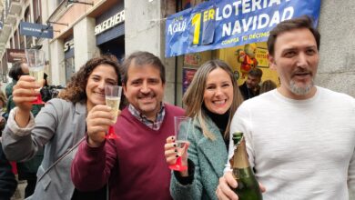 Guillermo y Tamara, los loteros de la calle Arenal de Madrid que han repartido el Gordo