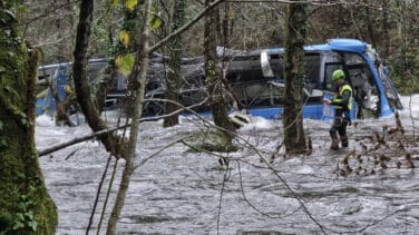 Encuentran a la séptima víctima mortal del accidente de autobús de Galicia después de reactivar la búsqueda