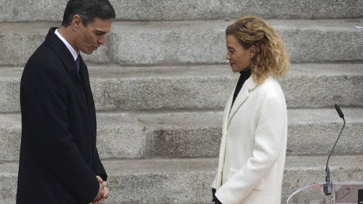 MADRID, 06/12/2022.- MADRID, 06/12/2022.- La presidenta del Congreso, Meritxell Batet (d) junto al presidente del Gobierno, Pedro Sánchez (i) durante los actos de Conmemoración del aniversario de la Constitución este martes en Madrid. EFE/ Kiko Huesca