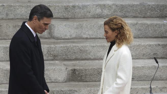 MADRID, 06/12/2022.- MADRID, 06/12/2022.- La presidenta del Congreso, Meritxell Batet (d) junto al presidente del Gobierno, Pedro Sánchez (i) durante los actos de Conmemoración del aniversario de la Constitución este martes en Madrid. EFE/ Kiko Huesca