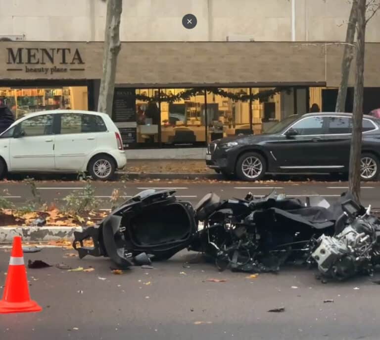 Un motorista grave tras colisionar con un coche en Príncipe de Vergara