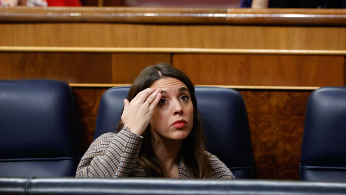 La ministra de Igualdad, Irene Montero, durante el pleno celebrado este jueves, en el Congreso de los Diputados en Madrid.