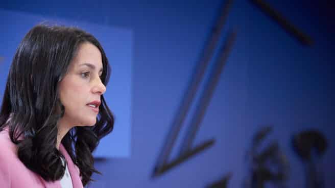 La líder de Ciudadanos, Inés Arrimadas, interviene durante una rueda de prensa, en el Congreso de los Diputados La líder de Ciudadanos, Inés Arrimadas, interviene durante una rueda de prensa, en el Congreso de los Diputados