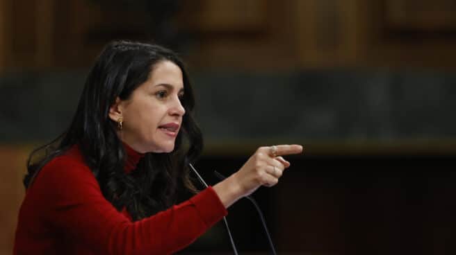 La líder de Ciudadanos, Inés Arrimadas, durante el pleno celebrado este jueves, en el Congreso de los Diputados