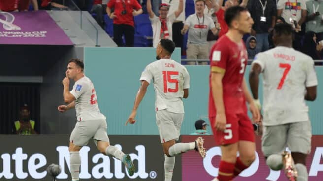 Xherdan Shaqiri manda callar tras marcar a Serbia en el Mundial de Qatar 2022