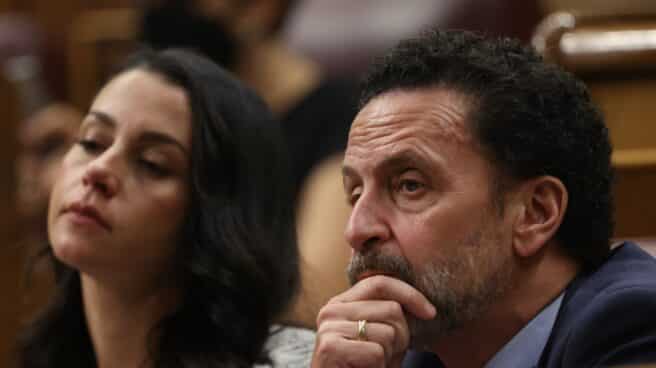 La líder de Ciudadanos (Cs), Inés Arrimadas, y el portavoz adjunto en el Congreso, Edmundo Bal, en una sesión plenaria La líder de Ciudadanos (Cs), Inés Arrimadas, y el portavoz adjunto en el Congreso, Edmundo Bal, en una sesión plenaria