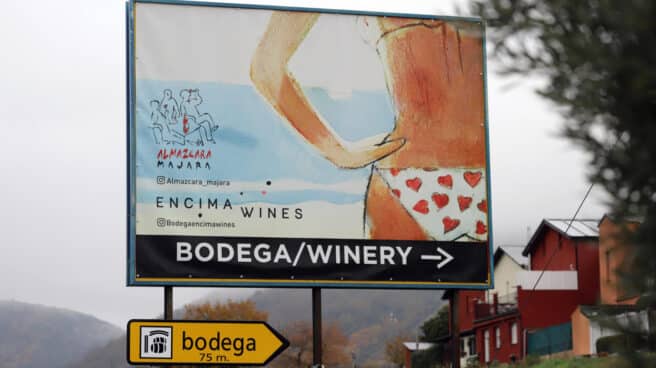 Cartel de la bodega berciana Encima Wines.