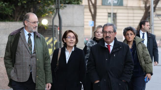 El presidente del Consejo General del Poder Judicial, Rafael Mozo (dcha.), a la salida del pleno. El presidente del Consejo General del Poder Judicial, Rafael Mozo (dcha.), a la salida del pleno.