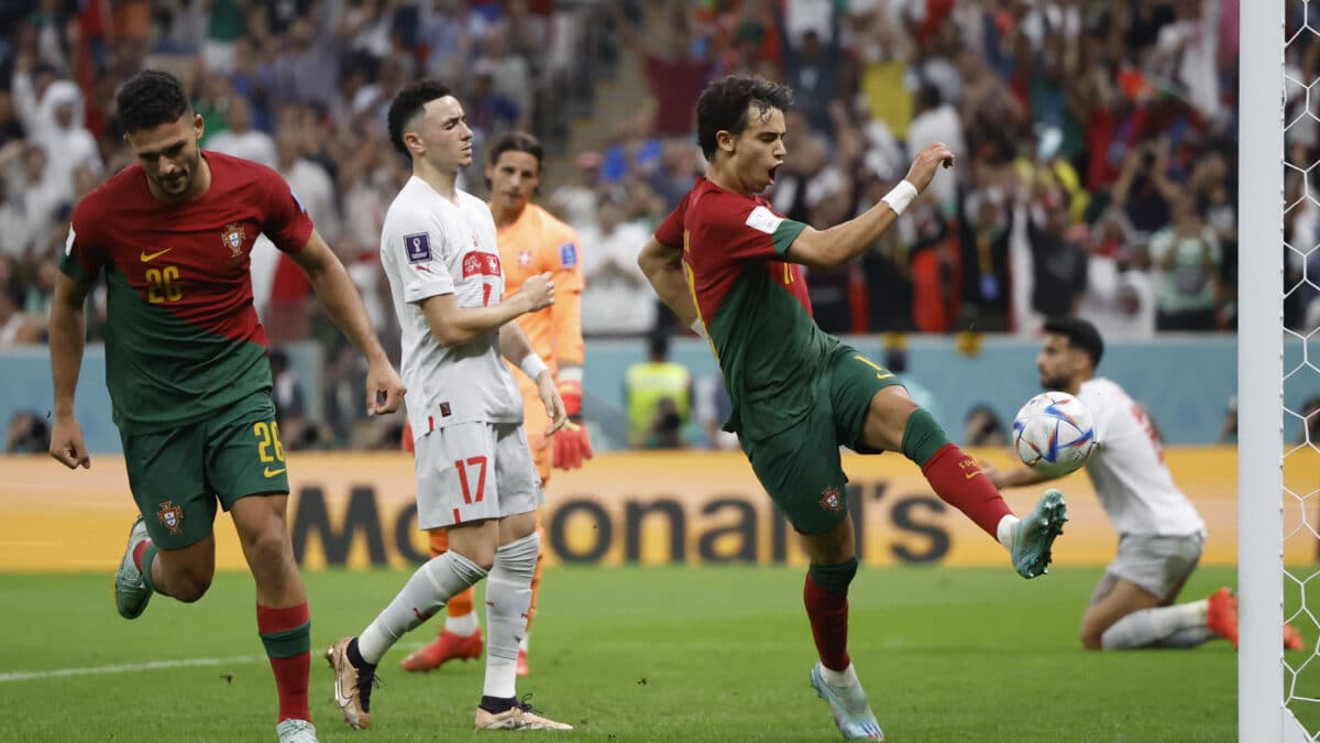 Jugadores de Portugal celebran un gol a Suiza en el Mundial de Qatar