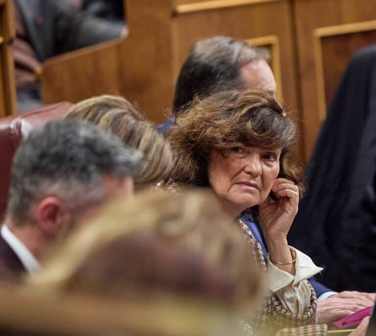 Polémica por un tuit de Carmen Calvo sobre la "soberanía del pueblo español", el Congreso y el Senado