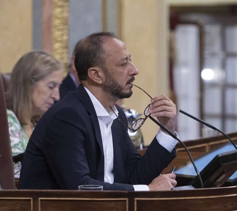"Filoetarra" no existe porque ETA desapareció: así justifica De Celis el término de la bronca en el Congreso