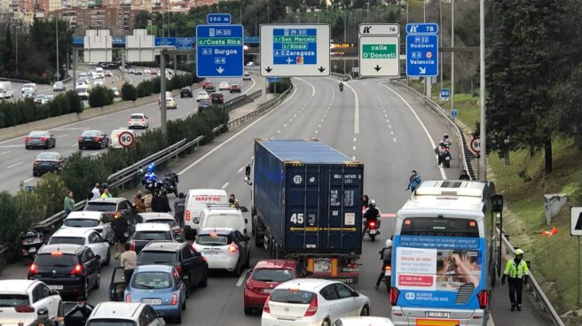 Corte del tráfico en la M-30 de Madrid. Corte del tráfico en la M-30 de Madrid.