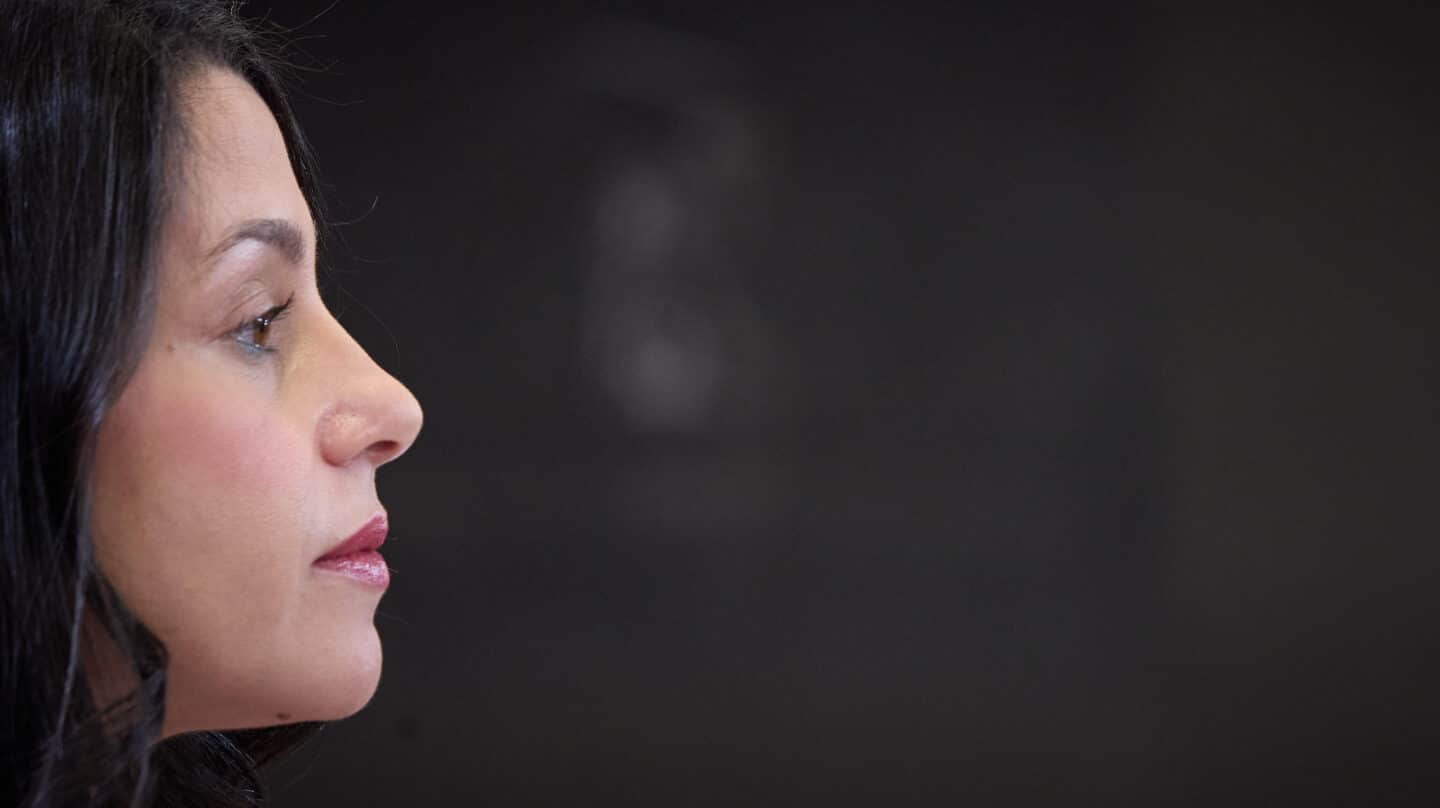 La líder de Ciudadanos, Inés Arrimadas, durante una rueda de prensa, en el Congreso de los Diputados