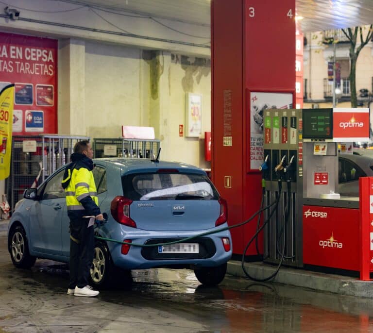 Descuento de 20 céntimos por litro de gasolina: por qué el Gobierno plantea eliminarlo