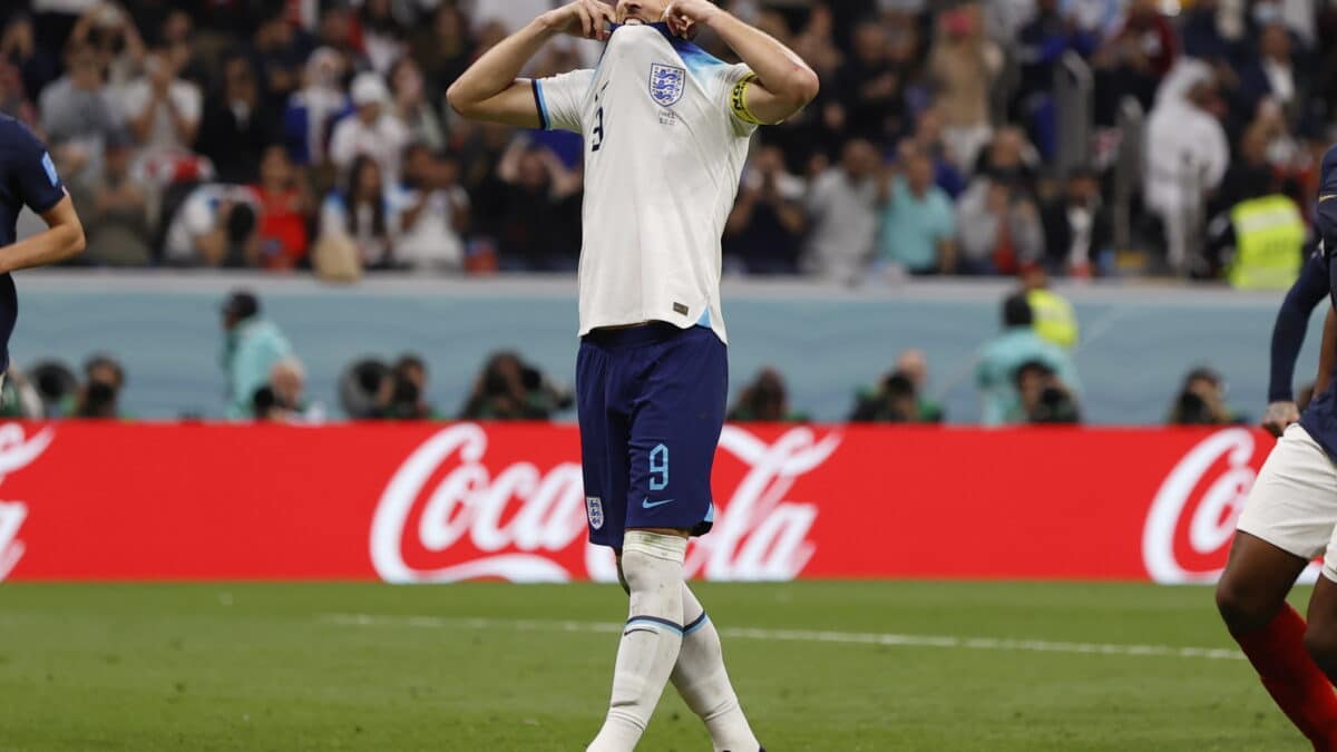 Harry Kane después de fallar el penalti con Francia en los cuartos de final del Mundial de Qatar