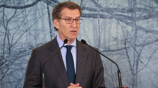 Feijóo, sobre la tragedia de Melilla: "Las imágenes desmienten tanto al ministro del Interior como al presidente del Gobierno" El presidente del Partido Popular, Alberto Núñez Feijóo, da un discurso mientras recibe el premio Cambio16