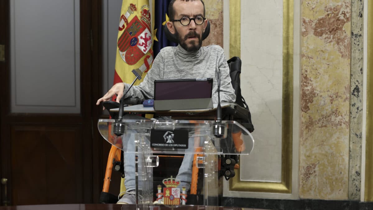 El diputado de Unidas Podemos Pablo Echenique durante el pleno extraordinario del Congreso de los Diputados