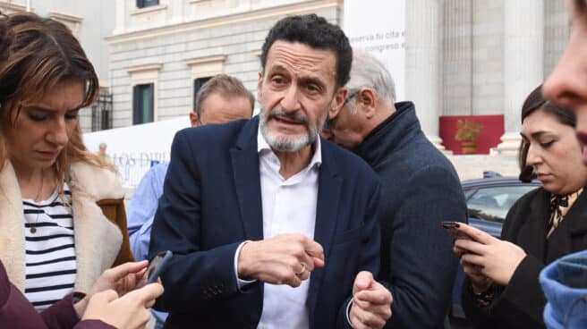 El portavoz adjunto de Cs en las Cortes y vicesecretario general, Edmundo Bal, atiende a los medios en el exterior del Congreso de los Diputados El portavoz adjunto de Cs en las Cortes y vicesecretario general, Edmundo Bal, atiende a los medios en el exterior del Congreso de los Diputados