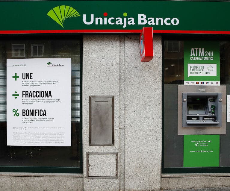 Unicaja Banco será el sexto banco en el Ibex al sustituir a Siemens Gamesa