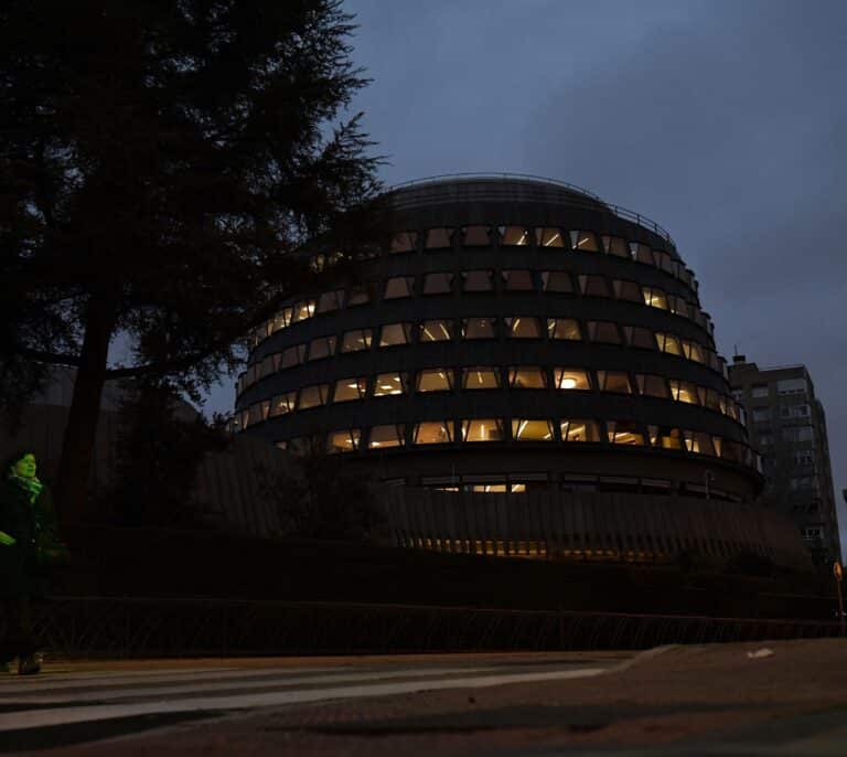 El Constitucional rechaza el recurso del Senado y mantiene el bloqueo a la reforma exprés del Gobierno