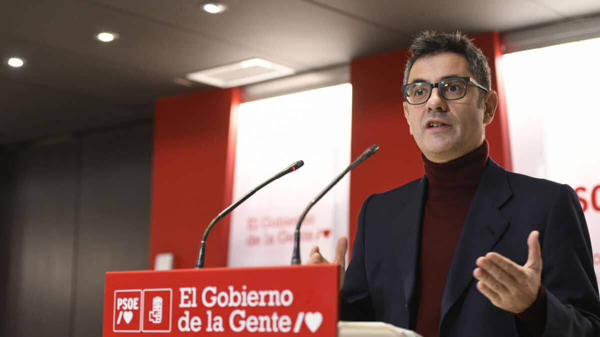 Félix Bolaños, este domingo en rueda de prensa en la sede del PSOE.