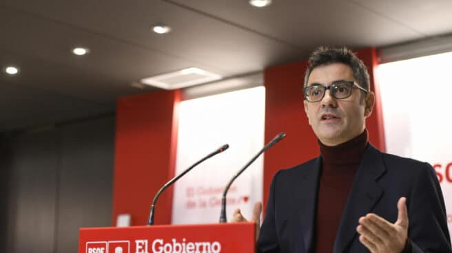 Félix Bolaños, este domingo en rueda de prensa en la sede del PSOE.