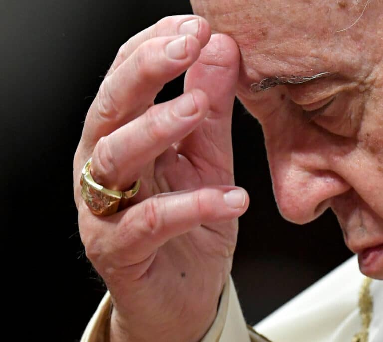 Francisco elogia a Benedicto XVI: "Sólo Dios conoce el valor y la fuerza de su intercesión y de sus sacrificios"