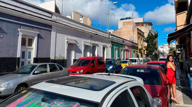 La prostitución, los robos y las drogas cubren el 'sol canario' en el barrio de Arenales