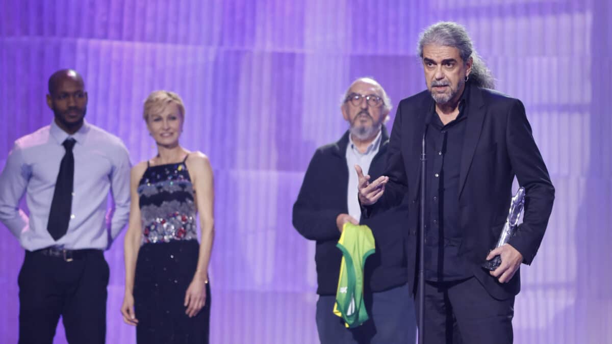 Fernando León de Aranoa agradece el premio a Mejor comedia europea.
