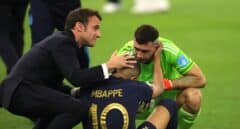 La desolación de Francia: Mbappé llora con su padre y Macron baja al vestuario