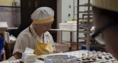 La familia que recupera las esencias de los polvorones de Estepa